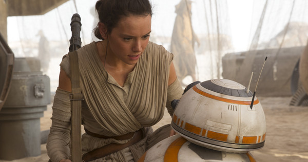 Star Wars: The Force Awakens L to R: Rey (Daisy Ridley) & BB-8 Ph: David James © 2015 Lucasfilm Ltd. & TM. All Right Reserved.